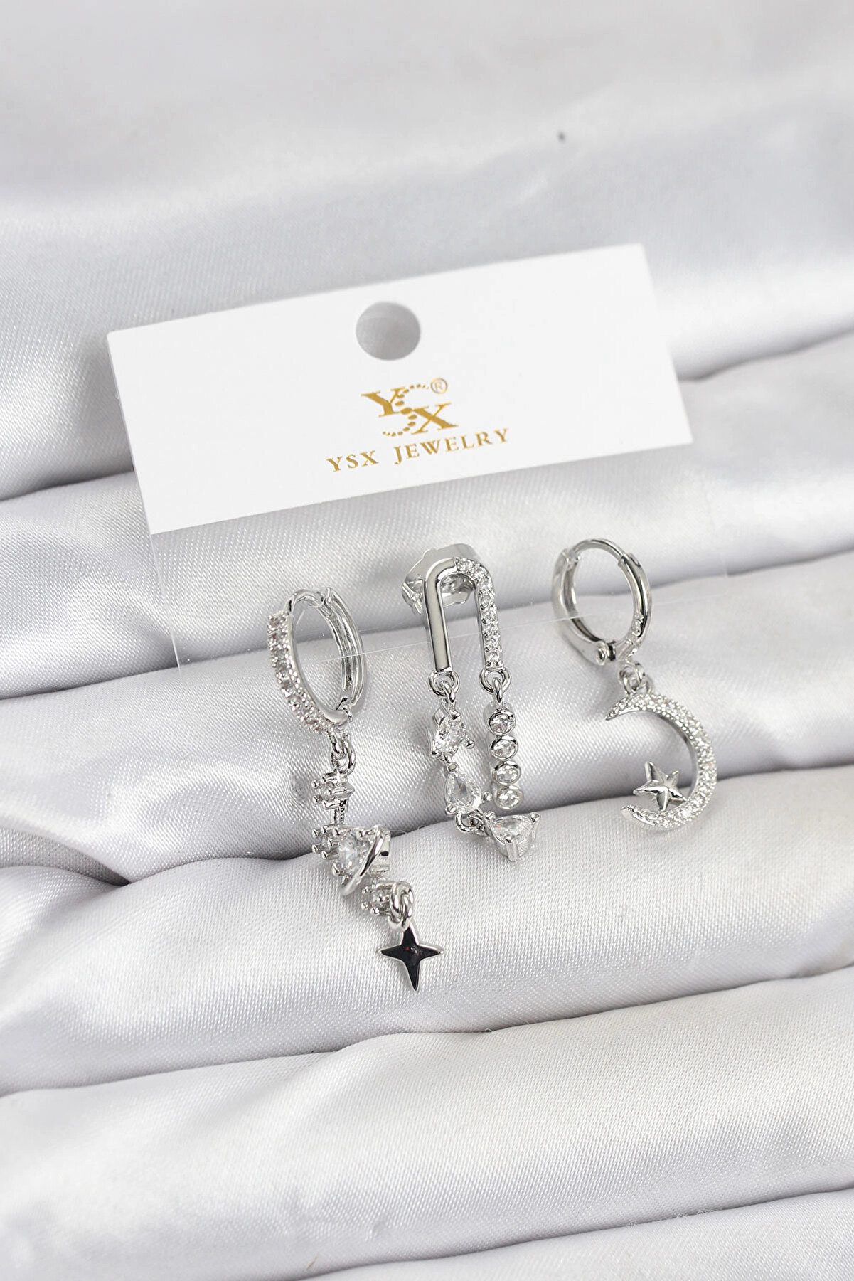 Buti̇k Pi̇ri̇n&ccedil; G&uuml;m&uuml;ş Renk Zi̇rkon Taşlı Uzay Model Ysx Tri̇o K&uuml;pe Seti̇