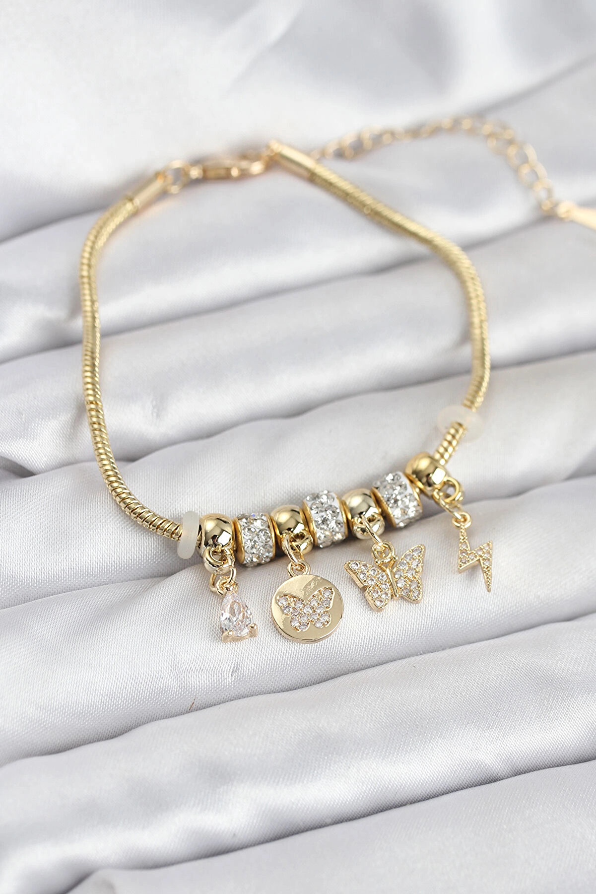 Buti̇k Pi̇ri̇n&ccedil; Gold Renk Kelebek Charmlı Kadın Bi̇lekli̇k