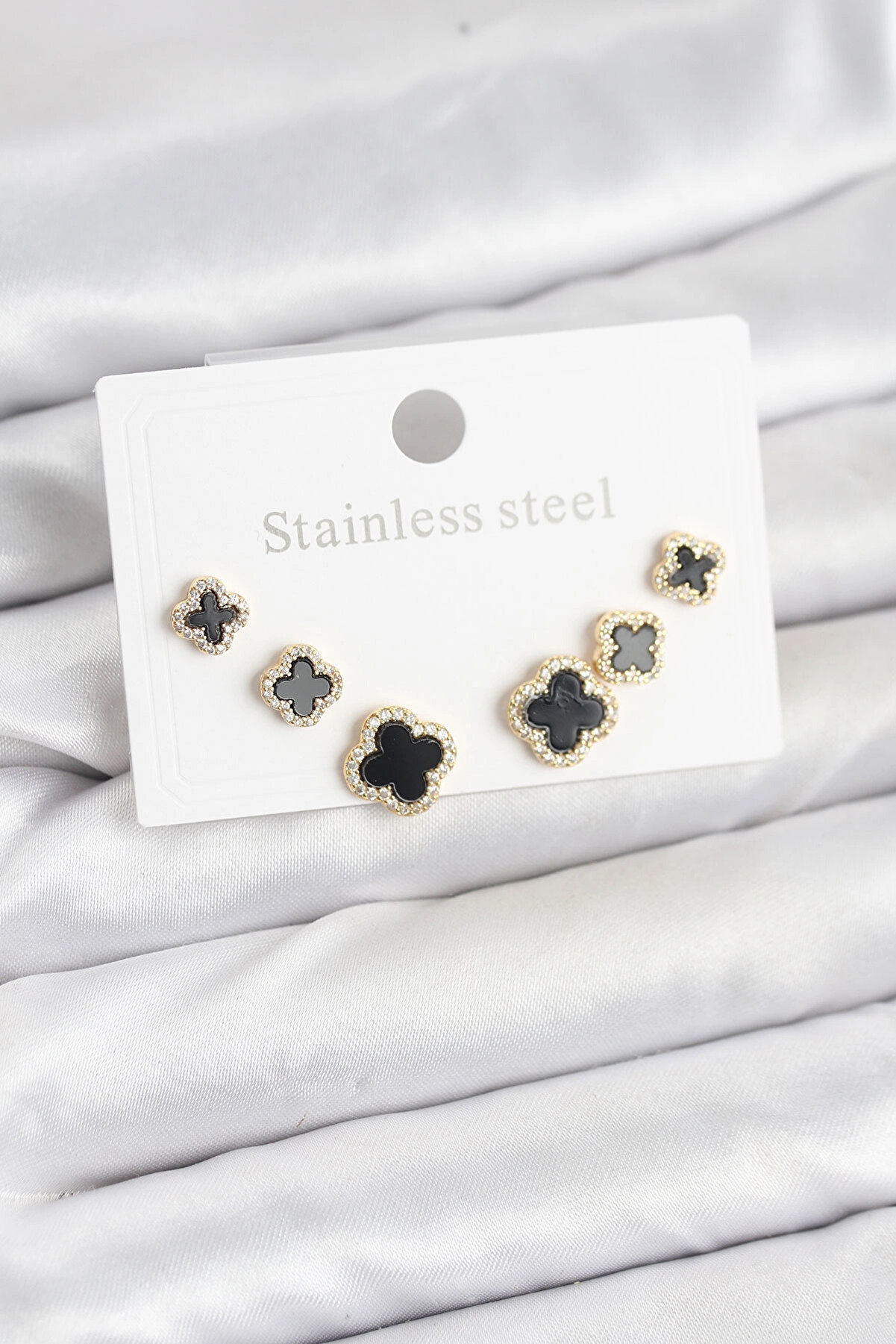 Buti̇k 316L &Ccedil;eli̇k Zi̇rkon Taşlı Yonca Model Kadın K&uuml;pe Seti̇