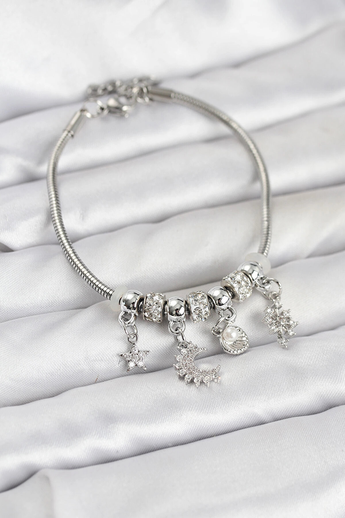 Buti̇k Pi̇ri̇n&ccedil; G&uuml;m&uuml;ş Renk Ay Charm Model Charmlı Kadın Bi̇lekli̇k