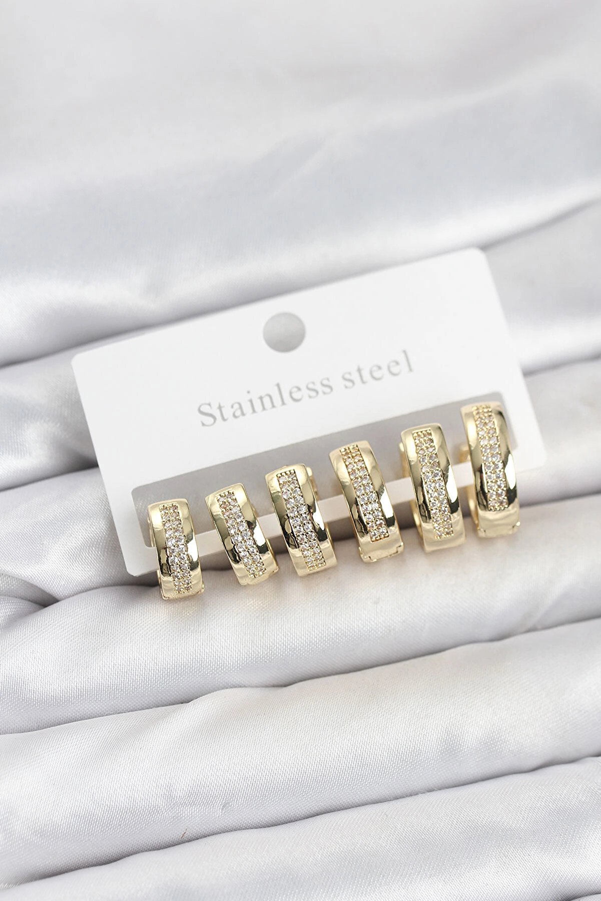 Buti̇k 316L &Ccedil;eli̇k Gold Renk Zi̇rkon Taşlı Halka K&uuml;pe Seti̇