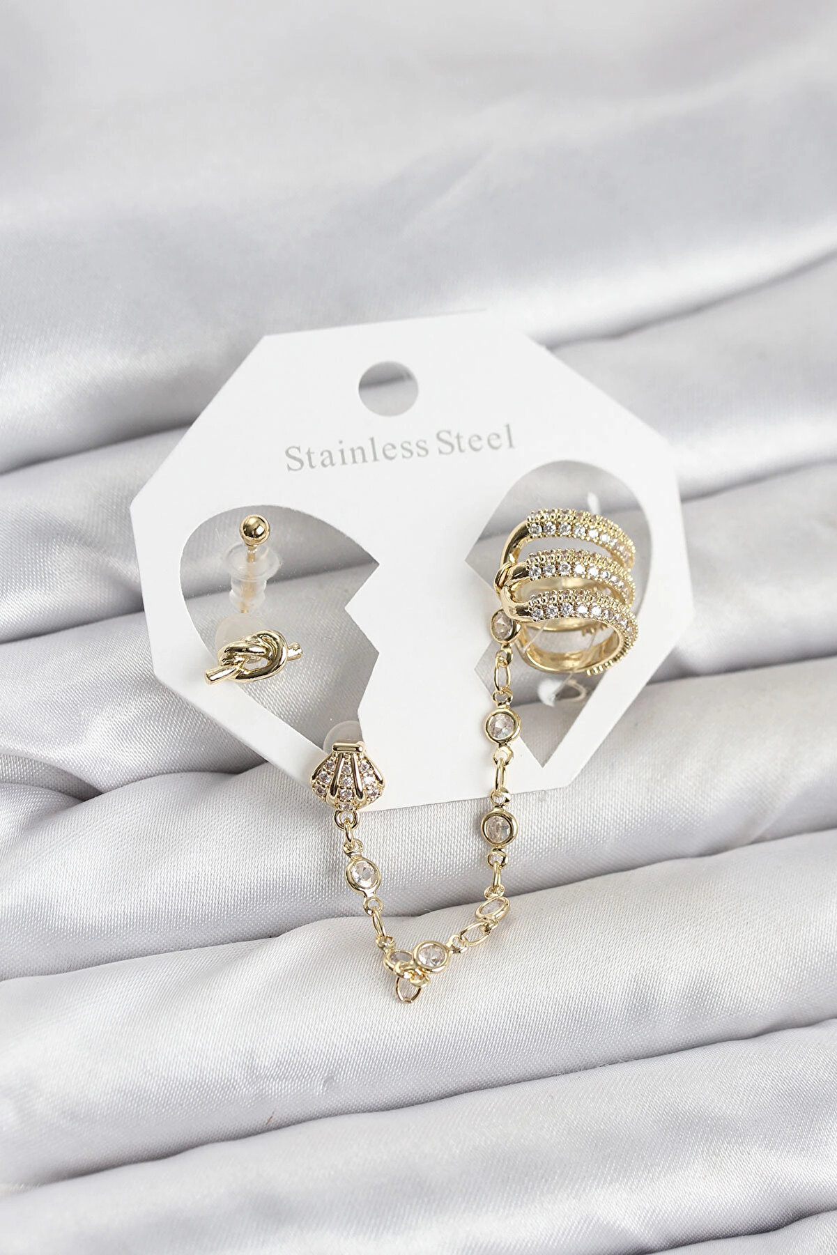 Buti̇k Pi̇ri̇n&ccedil; Gold Renk Sarmal Model Zi̇nci̇r Bağlantılı Ear Cuff K&uuml;pe Seti̇