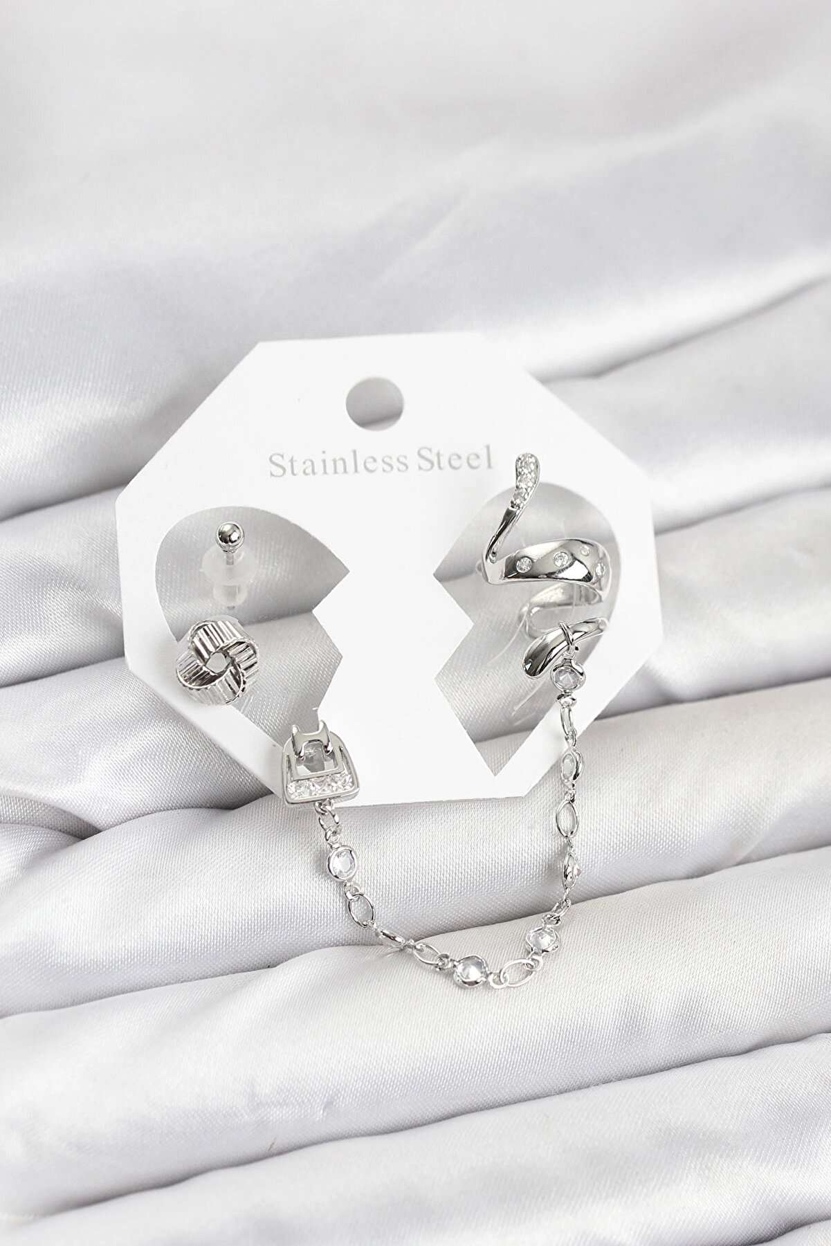 Buti̇k Pi̇ri̇n&ccedil; G&uuml;m&uuml;ş Renk Yılan Model Zi̇nci̇r Bağlantılı Ear Cuff K&uuml;pe Seti̇