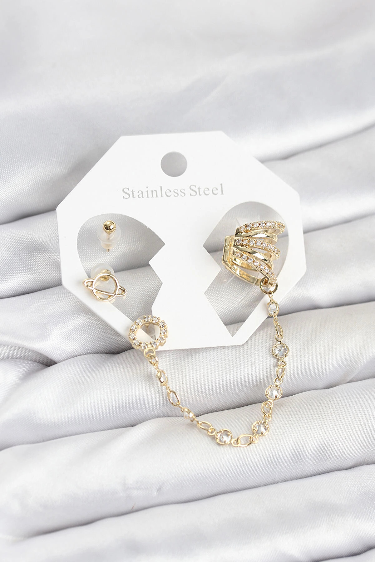 Buti̇k Uzay Model Pi̇ri̇n&ccedil; Gold Renk Zi̇nci̇r Bağlantılı Ear Cuff K&uuml;pe Seti̇