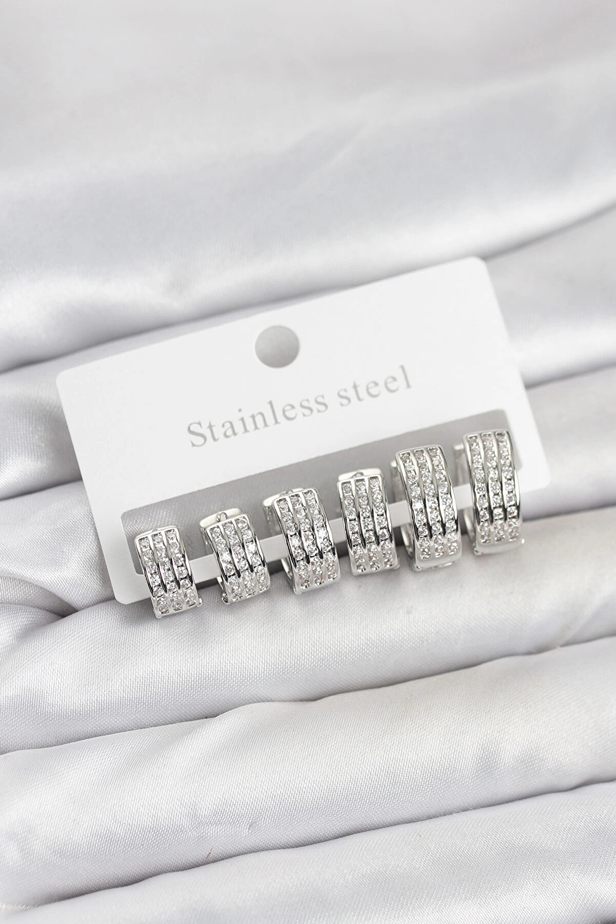 Buti̇k 316L &Ccedil;eli̇k Zi̇rkon Taşlı G&uuml;m&uuml;ş Renk Halka K&uuml;pe Seti̇