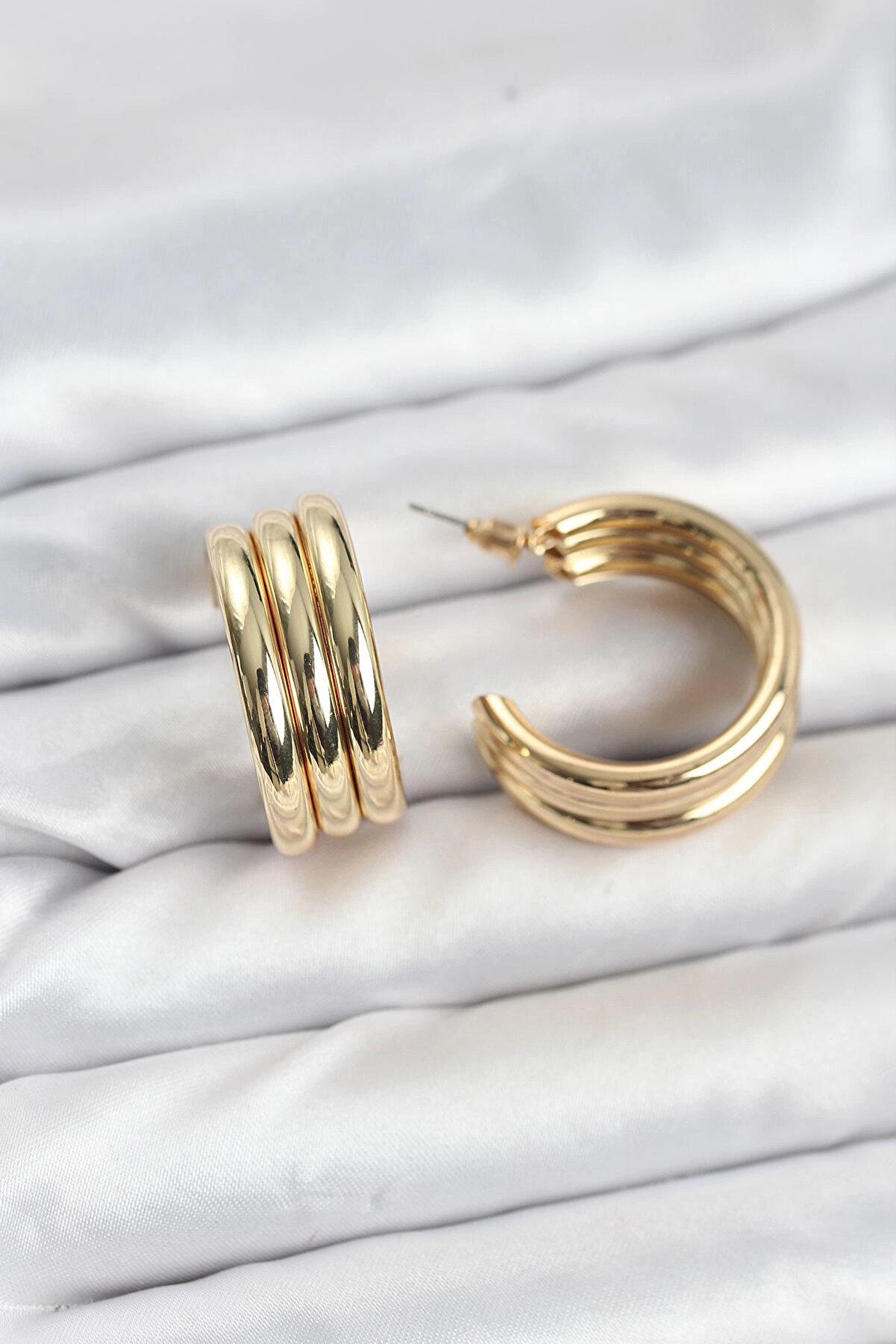 Buti̇k 3 L&uuml; G&ouml;r&uuml;n&uuml;m 316L &Ccedil;eli̇k Gold Renk Kadın K&uuml;pe