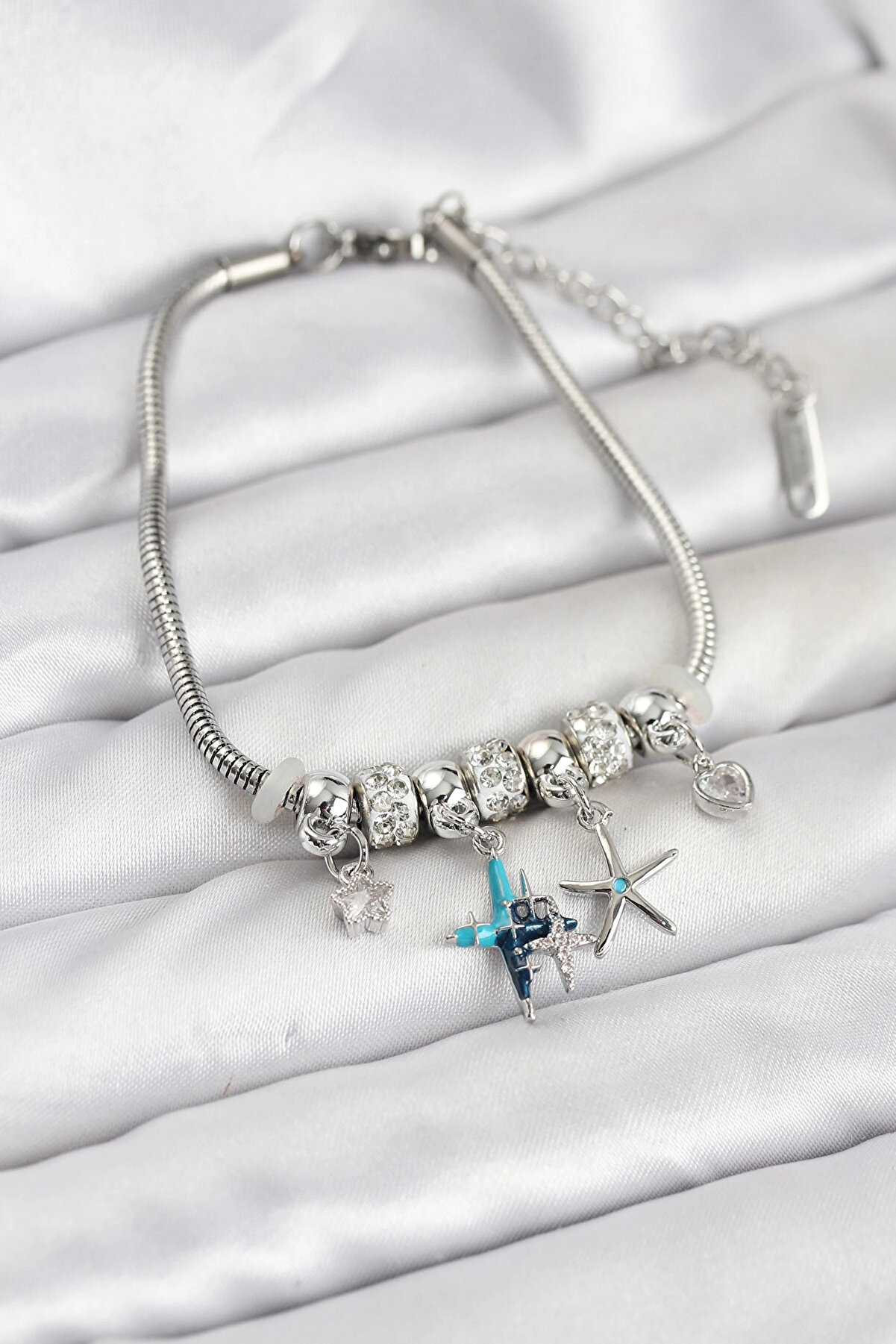 Buti̇k Pi̇ri̇n&ccedil; G&uuml;m&uuml;ş Renk Yıldız Model Charmlı Kadın Bi̇lekli̇k