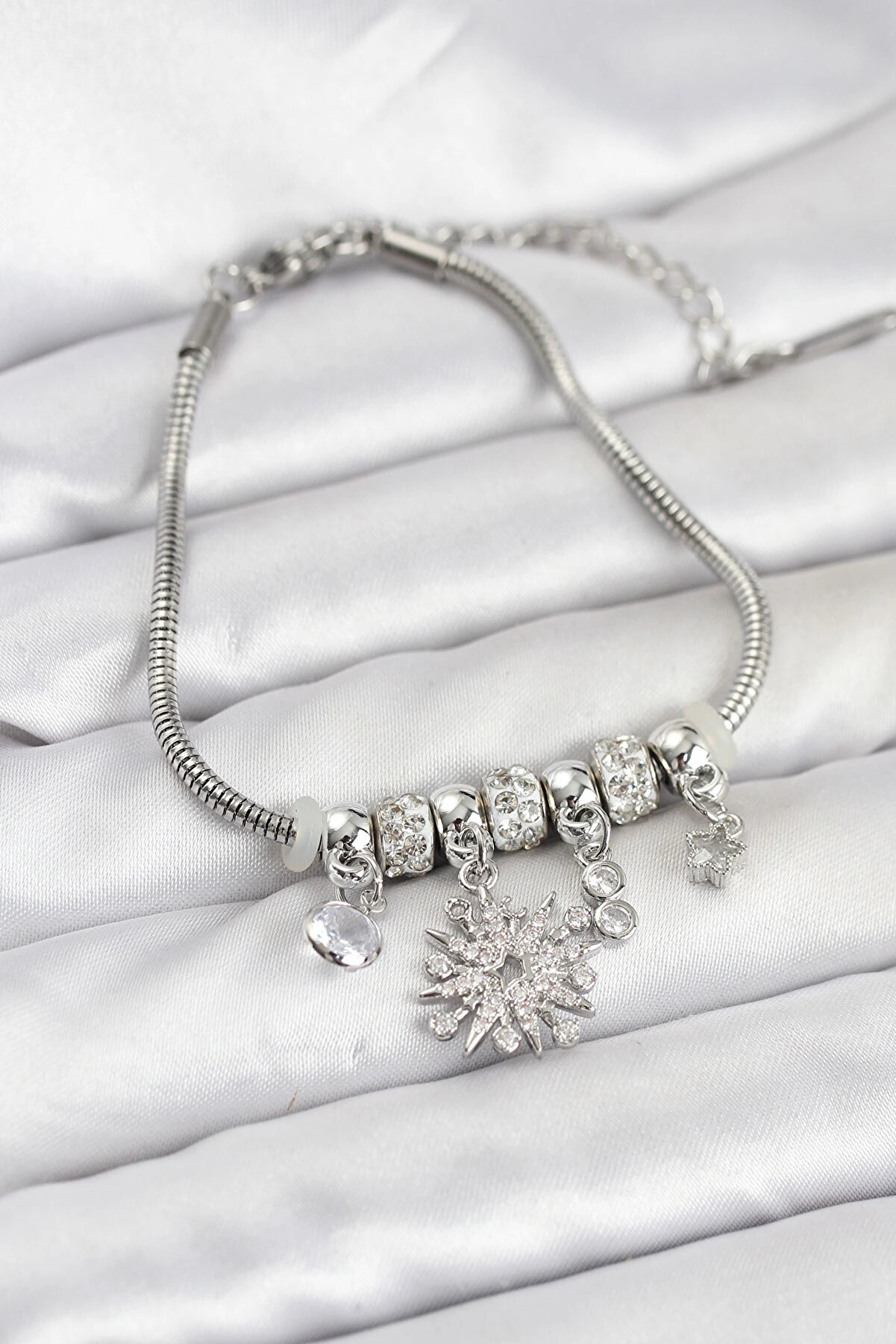 Buti̇k Kutup Yıldızı Model Charmlı G&uuml;m&uuml;ş Renk Kadın Bi̇lekli̇k