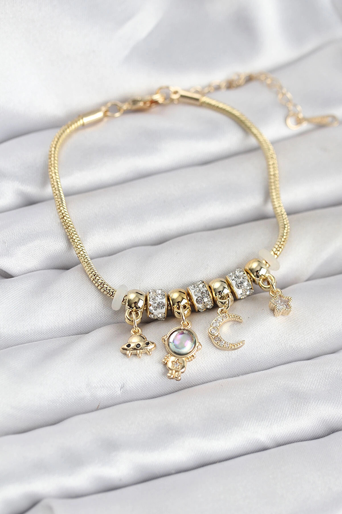 Buti̇k Pi̇ri̇n&ccedil; Gold Renk Uzay Tema Charmlı Kadın Bi̇lekli̇k