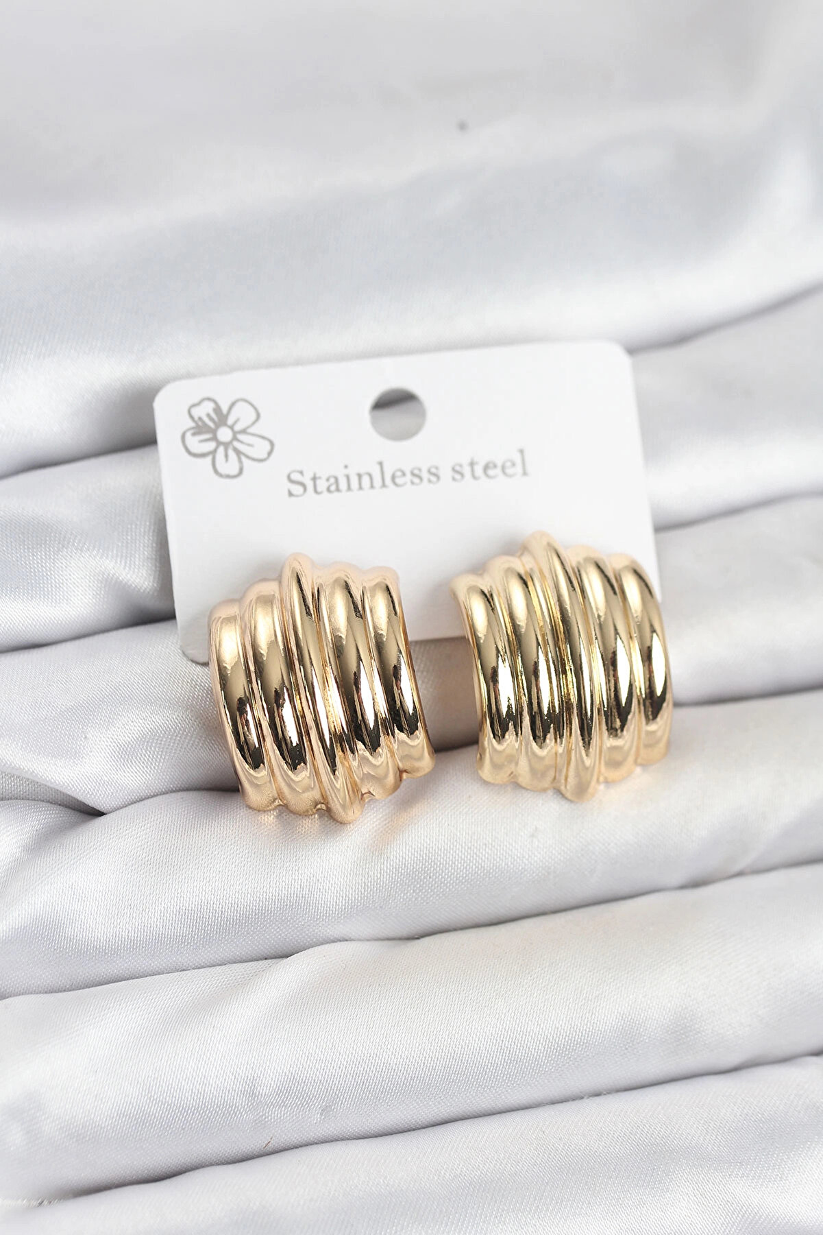 Buti̇k Vi̇ntage Model 316L &Ccedil;eli̇k Gold Renk Kadın K&uuml;pe