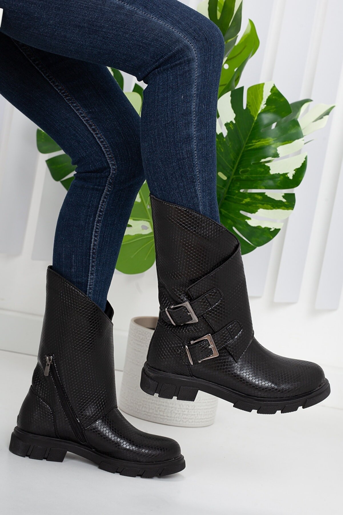 Gult Kadın Tarz Kesi̇m Tokalı Bot Si̇yah Yılan Desenli̇