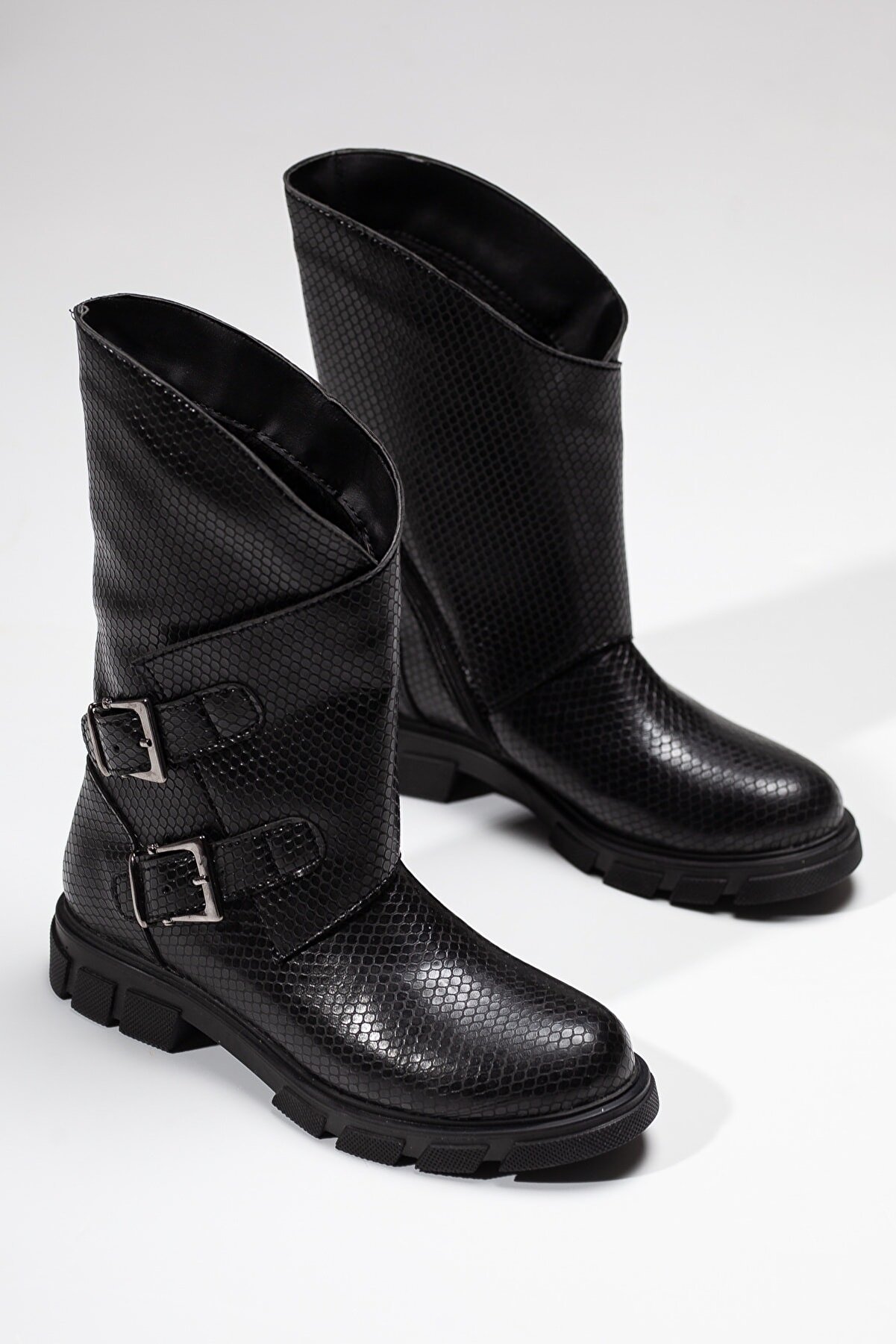 Gult Kadın Tarz Kesi̇m Tokalı Bot Si̇yah Yılan Desenli̇