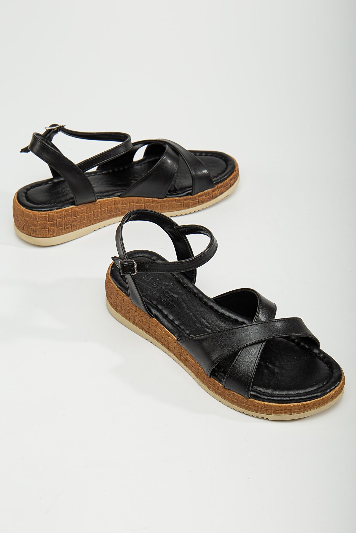 Gult Kadın Yazlık Çapraz Sandalet Si̇yah