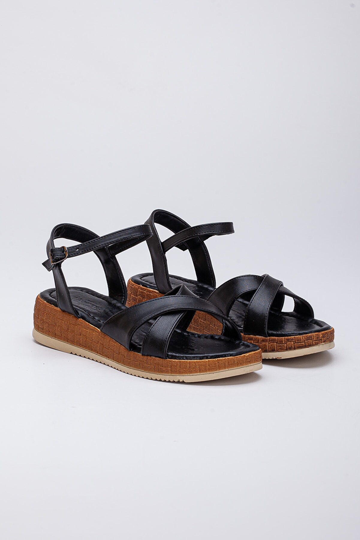 Gult Kadın Yazlık Çapraz Sandalet Si̇yah