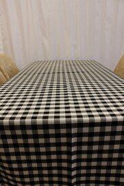 STOREMAX Beyaz Renk Kare Desenli Full Akrilik Dokuma Masa Örtüsü 150x220 cm 1014773