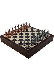 STOREMAX Orta Boy Metal İspanyol Satranç Takımı ve Ceviz Desenli Sandıklı MDF Tahtası (36x36x6 cm.) 978262