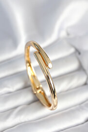 Tj Pi̇ri̇nç Gold Renk Kadın Kelepçe Bi̇lekli̇k - Tj-Bb7975