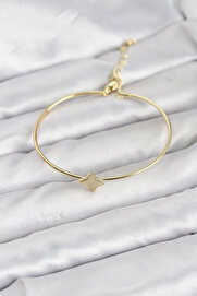 Tj Gold Renk Pi̇ri̇nç Köşeli̇ Yonca Model Kadın Bi̇lekli̇k Tj-Bb8233