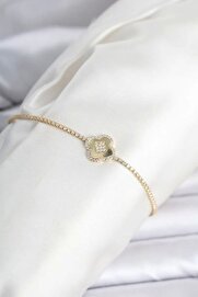 Ru Collecti̇ve Pi̇ri̇nç Gold Renk Zi̇rkon Taşlı Yonca Model Su Yolu Kadın Bi̇lekli̇k Tj-Bb8476