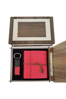 Evimdeyokyok Özel Ahşap Kutulu Kırmızı Deri Defter Ve Anahtarlık Set