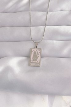 Evimdeyokyok 316L Çelik Gümüş Renk Pembe Mineli El Figür Tarot Kolye Tj-Bko9050