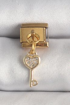 Evimdeyokyok 316L Çelik Gold Renk Sallantı Zirkon Taşlı Kalpli Anahtar Model Nomination Charm Tj-Bc1371