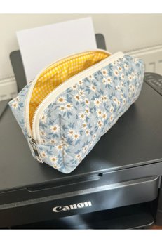 nartella Kalemlik – Boncuk Mavi Papatya Desenli Kapitone Kumaş Yıkanabilir Bez Organizer Cotton Astarlı