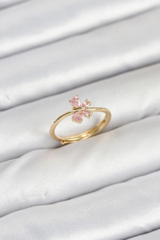 Buti̇k Pi̇ri̇nç Gold Renk Pembe Kelebek Kadın Yüzük
