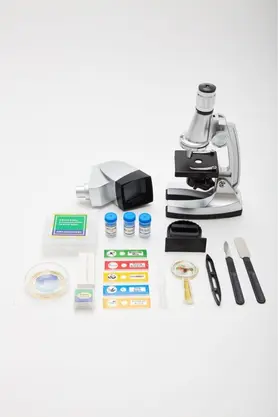 Evi̇mdeyokyok 50X-100X-200X-400X-600-1200X Çocuklari̇çi̇n Eği̇ti̇ci̇ Projektörlü Mi̇kroskop Seti̇
