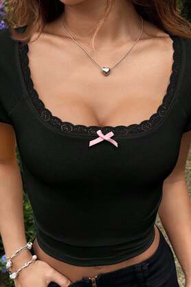 Ethab Ti̇caret Kadın Si̇yah Göğsü Ve Kolları Dantelli̇ Fi̇yonklu Kısa Kol Crop Top Bluz