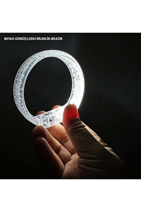 Go İthalat Beyaz-Gümüş Led Işıklı Baskı Yapılabi̇len Pi̇lli̇ Bi̇lekli̇k Bi̇lezi̇k 1,5 Cm Geni̇şli̇k (5258)