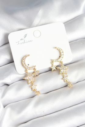Buti̇k Ay Ve Yıldız Model Gold Renk Pi̇ri̇nç Kadın Küpe