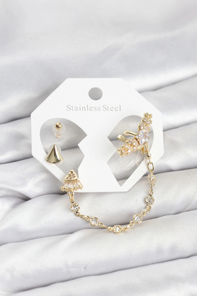 Buti̇k Pi̇ri̇nç Gold Renk Yıldızlı Model Zi̇nci̇r Bağlantılı Ear Cuff Küpe Seti̇