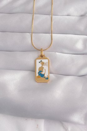 Ethab Giyim 316L Çelik Gold Renk Beyaz Mineli Kız Figür Tarot Kolye 5886 - Glst9532-7682