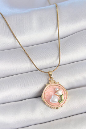 Ethab Giyim 316L Çelik Gold Renk Zincir Pembe Mineli İncili Çiçek İşlemeli Portre Model Ka - Glst6157-591
