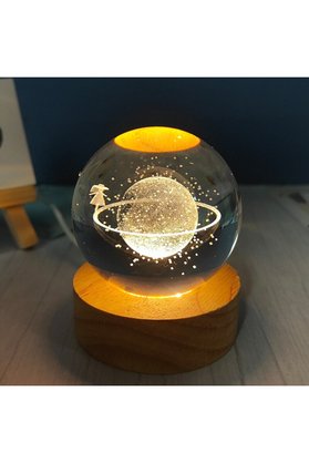 Evimdeyokyok Satürnlü Kız Temalı Işıklı Cam Küresi