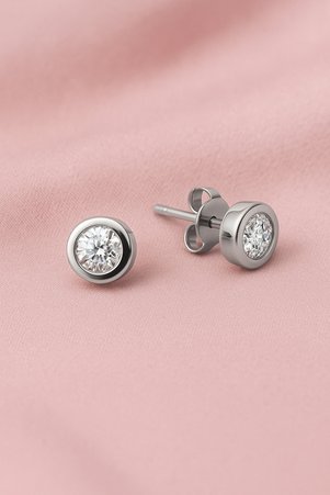 Crystal Diamond Zirconia Işıklı kutuda 0.30 karat tektaş küpe