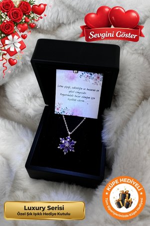 Lucente Jewellery Işıklı Hediye Kutulu 925 Ayar Rose Ametist Taşlı Lotus Luxury Serisi Gümüş Sevgiliye Arkadaşa Doğum Günü Aşk Şans Bolluk Bereket ve Zarafetin Simgesi Mor Lotus Çiçeği Küpe Hediyeli Şık Kadın Kolye