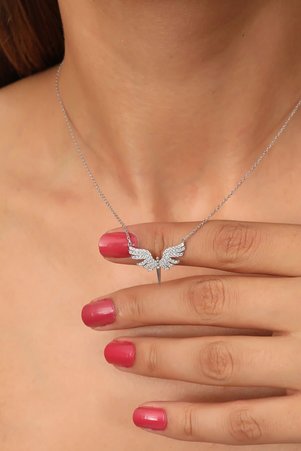 Bilsen Store Kadın 925 Ayar Gümüş Zincirli Beyaz Taşlı Mikail Meleği Kolye