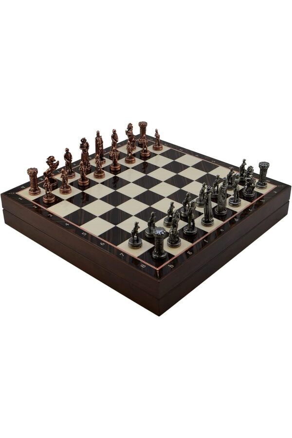 Moyshops Orta Boy Metal İngi̇li̇z Satranç Takımı Ve Cevi̇z Desenli̇ Sandıklı Mdf Tahtası (36X36X6