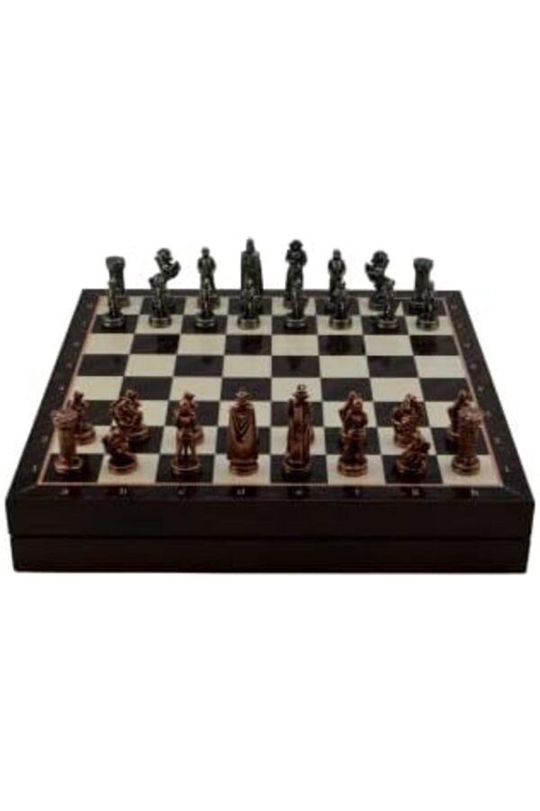 Moyshops Orta Boy Metal İngi̇li̇z Satranç Takımı Ve Cevi̇z Desenli̇ Sandıklı Mdf Tahtası (36X36X6