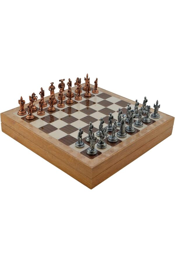 Orta Boy Metal İspanyol Satranç Takımı Ve Desenli̇ Sandıklı Mdf Tahtası (36X36X6 Cm.)