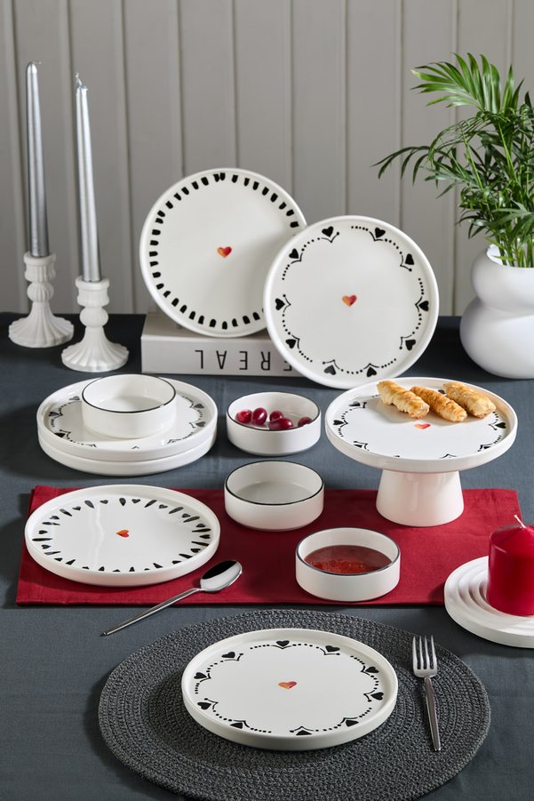 Kitchen Life Premium 11 Parça Black Hearts Ayaklı Sunum Standlı Kahvaltı Takımı - Handmade Kalpli Kahvaltı Takımı