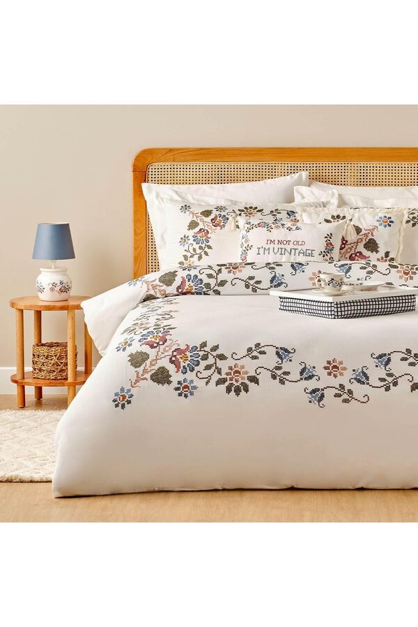 Çi̇çek Desenli̇%100 Pamuk Nevresi̇m Seti̇, Beyaz, Çi̇ft Ki̇şi̇li̇k (Nevresi̇m 200X220 Cm / 2 Adet Yastık Kıl