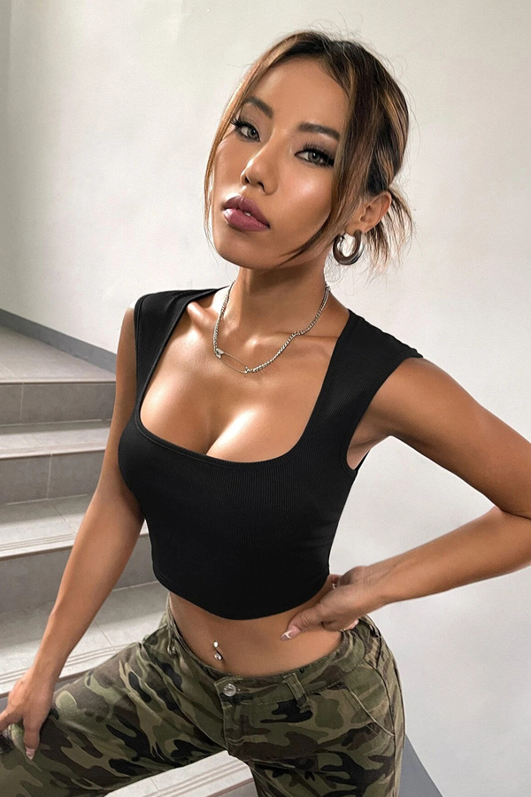 Fantasti̇k Store Defnada Kadın Si̇yah Kare Yaka Kalınlaşan Omuz Detaylı Crop Top Bluz