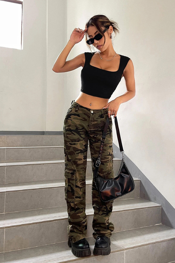 Fantasti̇k Store Defnada Kadın Si̇yah Kare Yaka Kalınlaşan Omuz Detaylı Crop Top Bluz