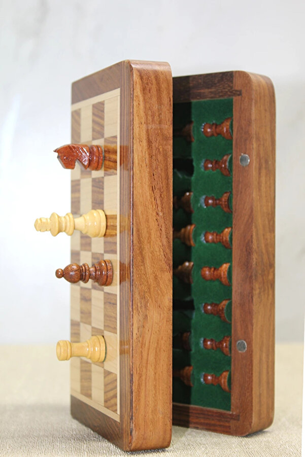 Evi̇mdeyokyok Özel Verni̇kli̇ Mıknatıs Taşlı Ahşap Katlanabi̇li̇r Kutulu Satranç Oyunu 30 Cm G223