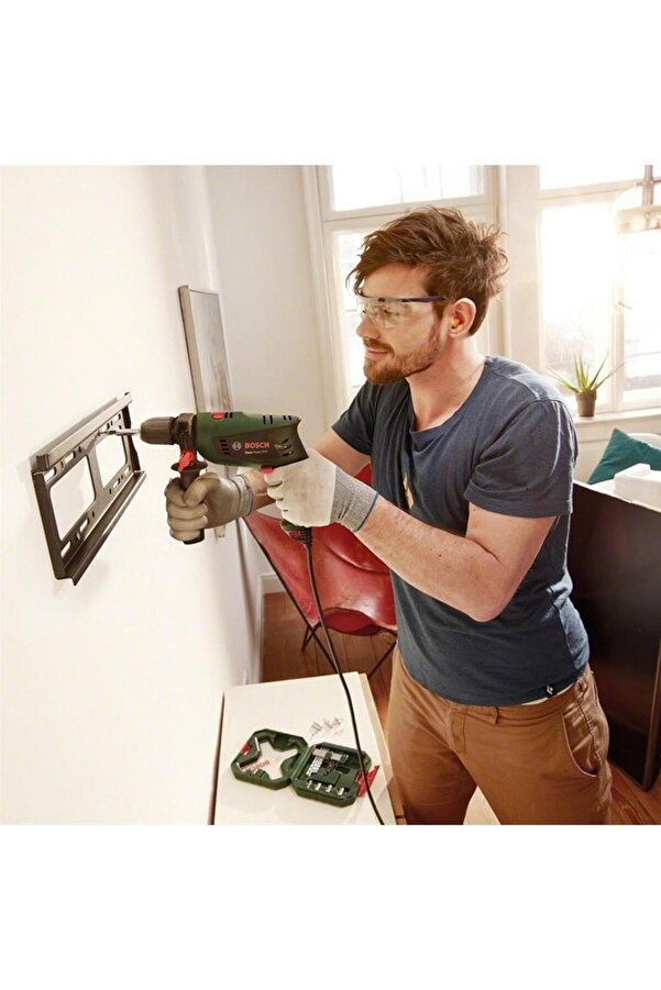 Bosch Easyımpact 600 Darbeli Matkap Ve 103 Parça Aksesuar Seti