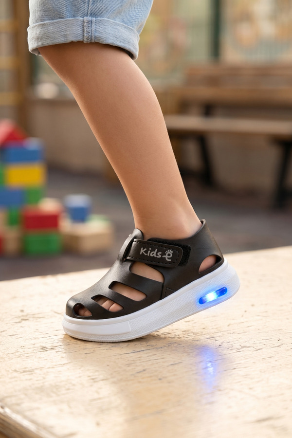 Moda Devrin Siyah Beyaz Işıklı Çocuk Sandalet - Ortopedik Tabanlı Cırt Cırtlı Yazlık Spor Sandalet Ayakkabı