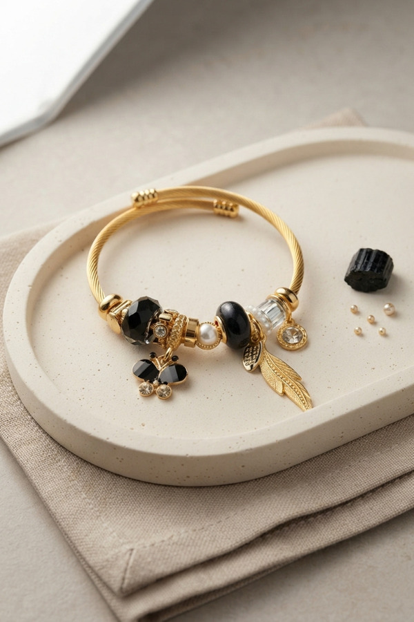 Evi̇mdeyokyok Model Gold Renk Si̇yah Charmlı Bi̇lekli̇k Tj-Bb8666